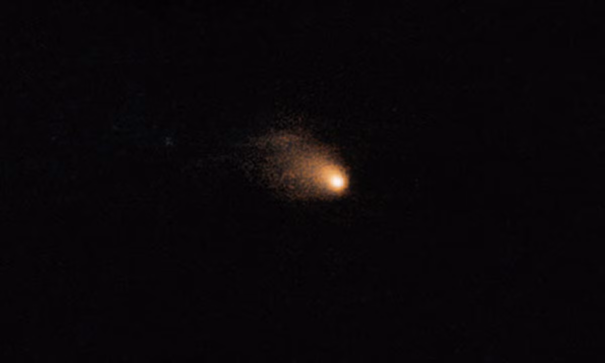 10. Sao chổi Churyumov- Gerasimenko Comet: có quỹ đạo xung quanh Mặt Trời theo chu kỳ 6 năm. Sao chổi Churyumov-Gerasimenko được phát hiện đầu tiên vào năm 1969. (Nguồn: Wikipedia)
