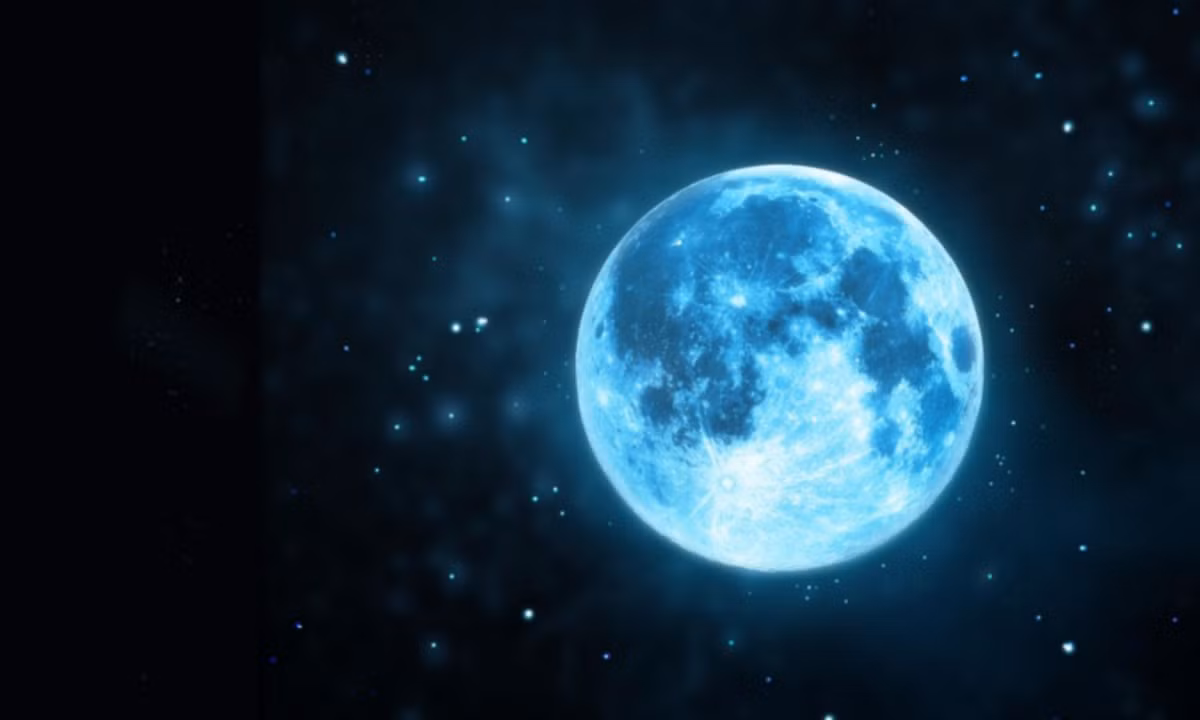 Nhưng do mỗi năm dương lịch thường dài hơn năm âm lịch 11 ngày nên những ngày này dần dần dồn lại, để rồi sau hai đến 3 năm (chính xác hơn là chu kỳ 2,7154 năm) thì lại có thêm một lần trăng tròn thứ 13 trong năm. (Nguồn: Dự báo thời tiết)