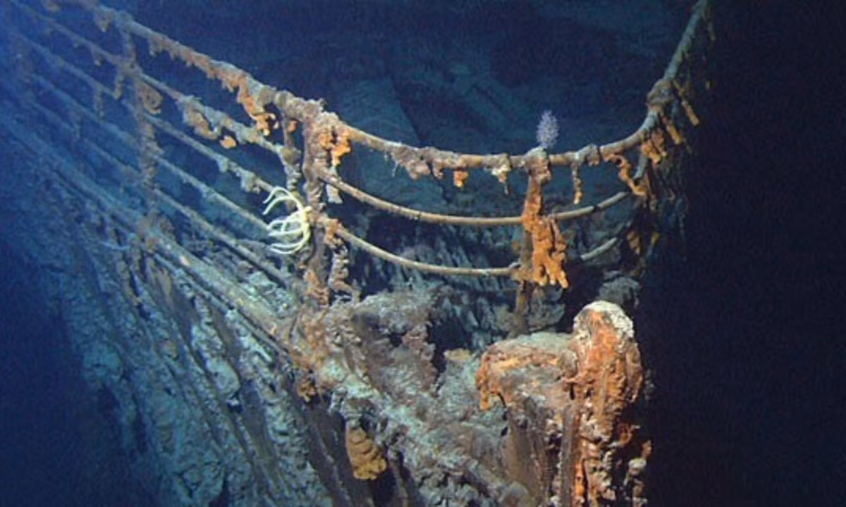 Năm 1865, Jules Verne đã tiên đoán chuẩn xác về việc tàu vũ trụ Apollo sẽ đặt chân lên Mặt Trăng và xuất phát từ Florida, Mỹ. Ông thậm chí còn tiên đoán chính xác tên của con tàu cũng như số lượng các phi hành gia. (Nguồn: vn.edu.vn) 