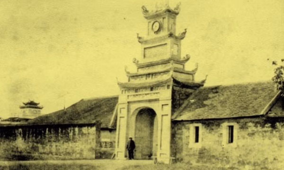 Cổng vào Cấm thành phía Tây.