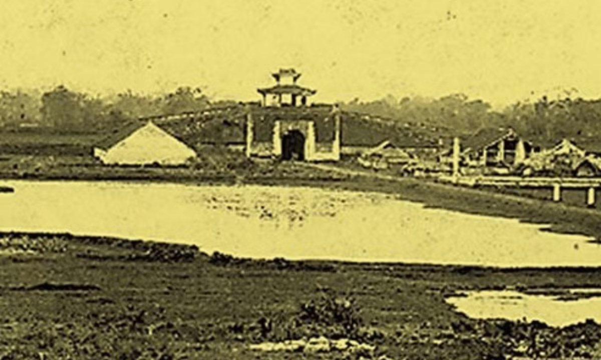 Cửa Tây nam Hoàng thành. 