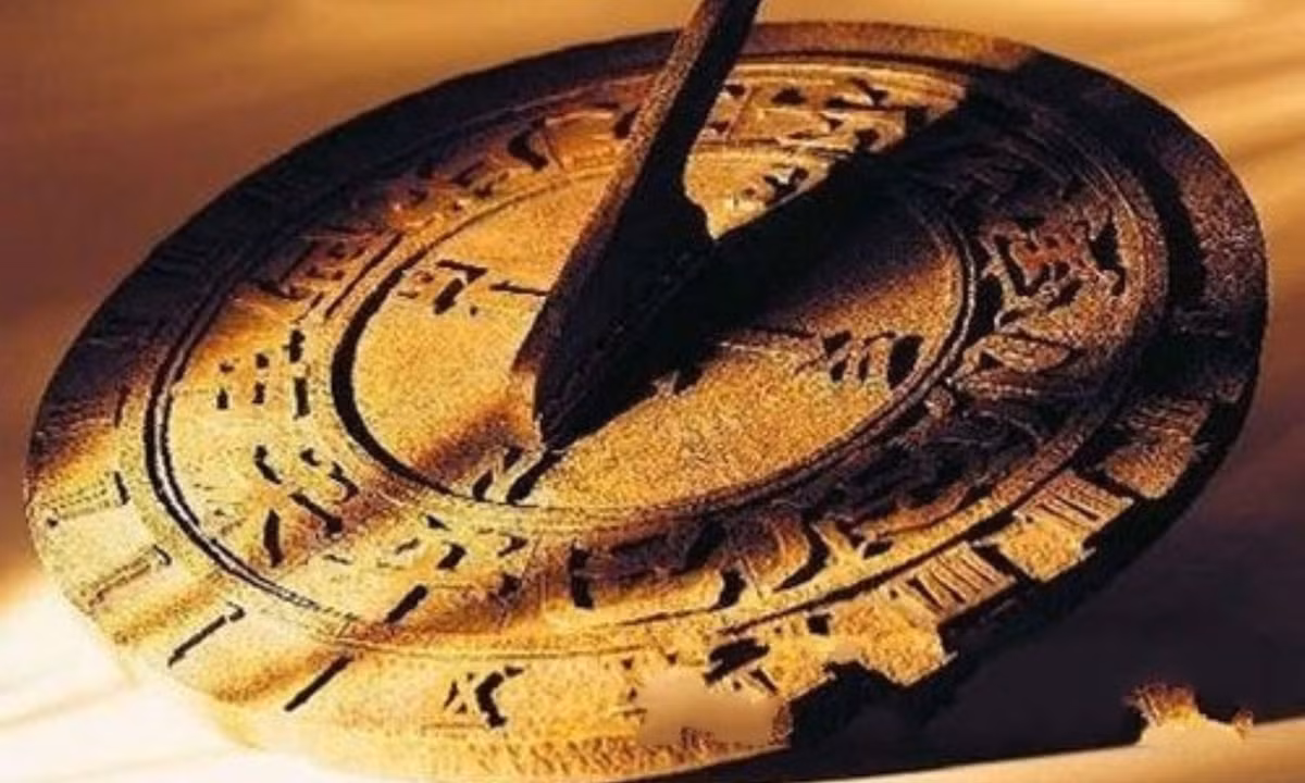 Trùng hợp 2: Âm lịch Trung Quốc và Âm lịch của Babylon cổ. Thế kỷ 20-18 trước Công Nguyên, Babylon cổ sáng tạo nên âm lịch được tính toán bằng chu kỳ Mặt Trăng xoay quanh Trái Đất; và âm lịch triều đại Trung Quốc sử dụng, không chỉ xuất hiện cùng lúc, mà còn đều là mỗi 2-3 năm xếp một tháng nhuận.