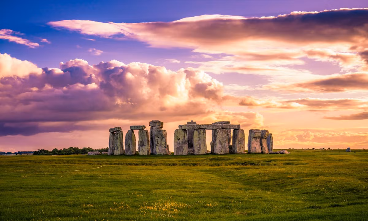 Một nhóm các nhà nghiên cứu từ Trường Cao đẳng Nghệ thuật Hoàng gia (RCA) ở London đã khám phá ra các tính chất âm nhạc kỳ diệu của các tảng đá dùng để dựng lập di chỉ cự thạch Stonehenge.