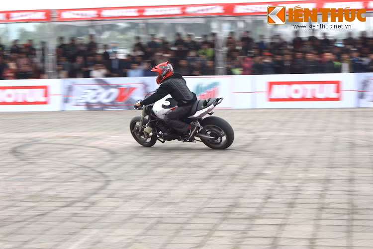 Mẫu xe "khủng" nhất" của thí sinh tham gia thi đấu là chiếc Kawasaki ZX-6R của stunter nổi tiếng Ngô Nguyễn Anh Tuấn (ViettuanGC). Chiếc xe này đã được anh Tuấn độ lại với các chi tiết "thửa riêng" giống xe của các stunter nước ngoài làm giám khảo.