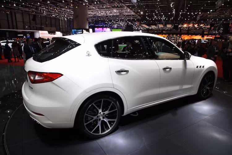 Là một mẫu xe SUV cao cấp, Levante cũng được trang bị sẵn các hệ thống như giữ ga tự động thông minh, cảnh báo va chạm, phanh tự động, cảnh báo chuyển làn, cảnh báo điểm mù, camera 360 độ...