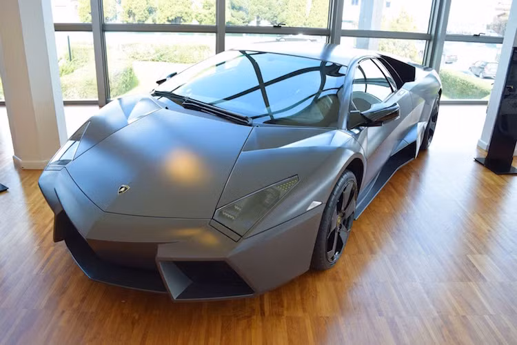 Với nguồn tài chính vững chắc, Lamborghini bắt đầu đều đặn tung ra những mẫu xe "hàng thửa" cực đắt, cực độc nhằm tới số ít những người siêu giàu, bắt đầu từ chiếc Reventon năm 2008.