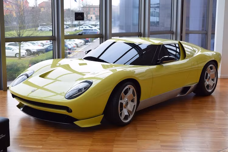 Năm 2006, để kỷ niệm 40 năm ngày ra mắt của Miura, Lamborghini đã trưng bày chiếc Miura Concept với ý tưởng lấy từ mẫu Miura nguyên bản nhưng dựa trên dòng siêu xe Murcielago mới. Tuy nhiên mẫu xe này đã không được Lamborghini sản xuất hàng loạt.