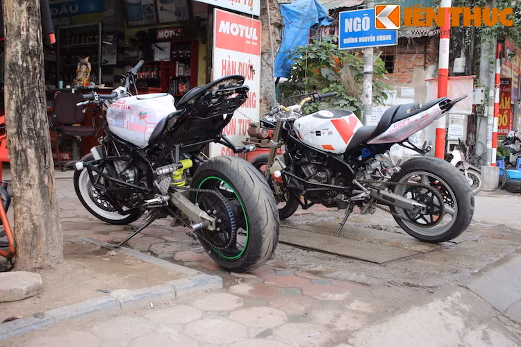 Những chiếc môtô đặc chủng được độ lại chuyên dùng cho các màn stunt của 4 stunter đã được bảo dưỡng và chuẩn bị kỹ càng để họ có thể bắt đầu việc tập luyện vào ngày 2/3/2016.