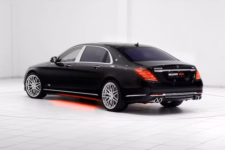 Giá của Brabus Rocket 900 Maybach chưa từng được công bố rộng rãi, nhưng một điều chắc chắn rằng chúng sẽ có giá đắt hơn rất nhiều so với Maybach S600 nguyên bản.