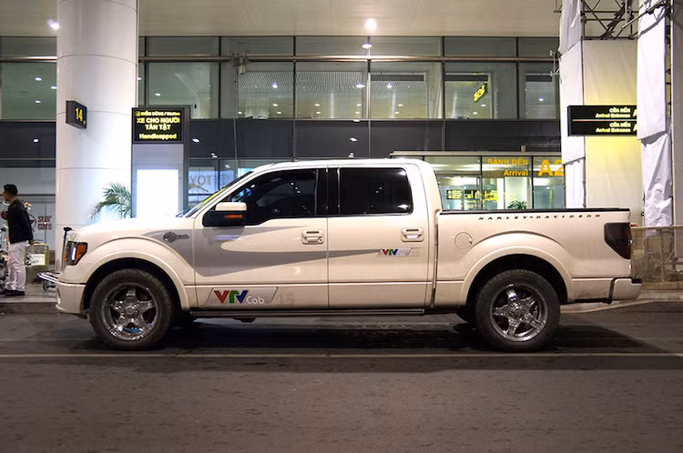 So với các phiên bản Ford F150 thường, F150 Harley-Davidson sở hữu ngoại thất với một số thay đổi nhỏ.