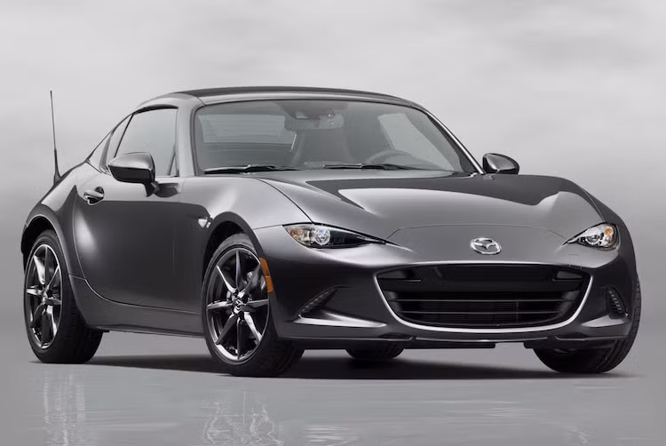 Thời điểm bán ra chính thức của MX-5 RF vẫn chưa được hãng xe Mazda tiết lộ chính xác, hãng chỉ cho biết rằng xe sẽ được bán trong năm nay. Giá bán của xe sẽ được công bố gần ngày bán.