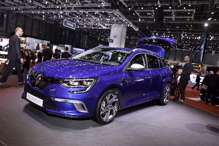 So với chiếc Megane trước đó, mẫu xe wagon mới Renault Megane Sport Tourer có trục cơ sở giữ nguyên kích thước 2712 mm, nhưng có chiều dài lớn hơn, đạt 4626 mm.