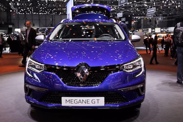 Về thiết kế, Megane Sport Tourer sẽ có kiểu dáng giống phiên bản hatchback nhưng có phần đuôi với dáng wagon lớn hơn, dài hơn.