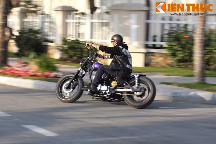 Trong thời gian tới, anh Hiệp còn đang "ấp ủ" dự định độ chiếc xe thành sidecar 3 bánh với thùng bên để có thể cùng cậu con trai của mình dạo phố những ngày đẹp trời.