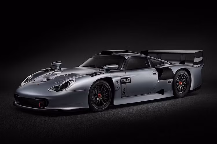 Bên cạnh những Carrera GT hay 918 Spyder, chiếc siêu xe "khủng" nhất mà Porsche từng sản xuất là 911 GT1. Trong đó, phiên bản có giá trị nhất của dòng xe này là bản đua Porsche 911 GT1 Evo.