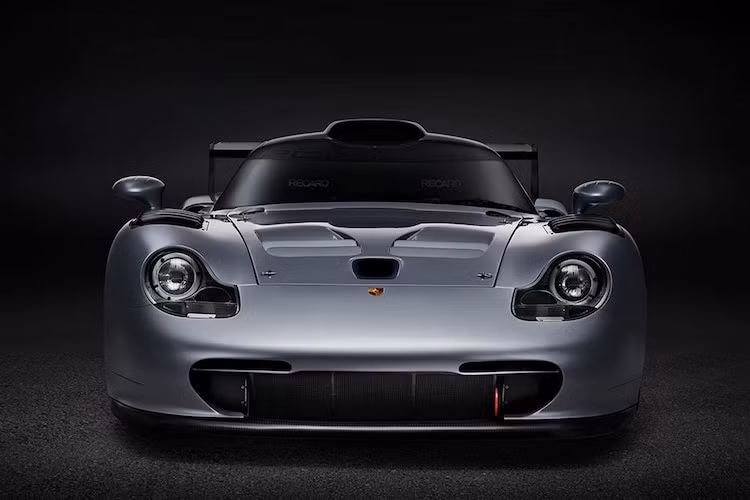 Chiếc 911 GT1 Evo mà các bạn thấy trong bài viết này thậm chí còn cực kỳ giá trị với 2 điểm đặc biệt mà không một chiếc 911 GT1 Evo nào có được.