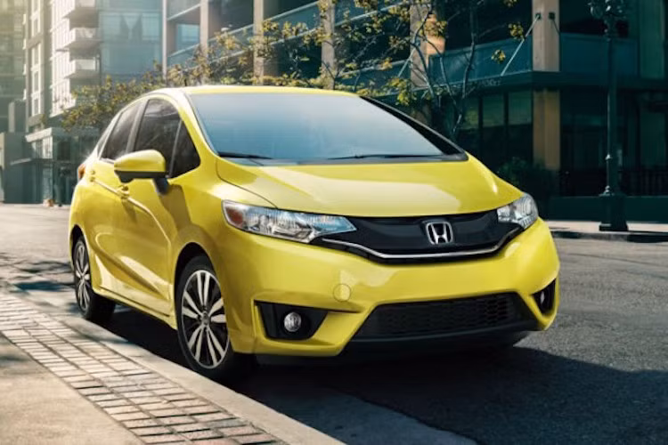 Honda: Một lần nữa, Honda lại là một hãng sản xuất khác có nhiều dòng xe nhỏ, tiện dụng và tiết kiệm nhiên liệu, khiến tỉ lệ người sử dụng nữ lớn hơn 32%.