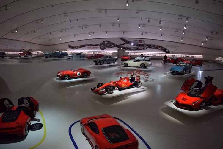 Không chỉ là nơi hấp dẫn đối với những người yêu xe, bảo tàng Museo Casa Enzo Ferrari còn là một điểm đến không thể bỏ qua đối với những người tới thăm vùng Modena.