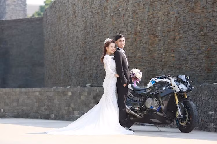 Ra mắt lần đầu vào năm 2014, BMW S1000R được coi là phiên bản naked bike của chiếc superbike S1000RR.