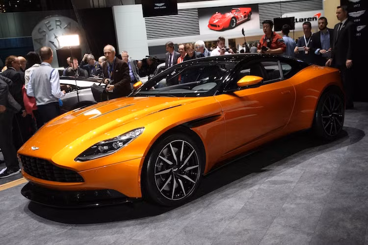 Mẫu siêu coupe Aston Martin DB11 sang trọng chính là sản phẩm đầu tiên được ra mắt trong chiến lược "Thế kỷ thứ 2" đánh dấu hướng đi của Aston Martin sau hơn 100 năm thành lập.