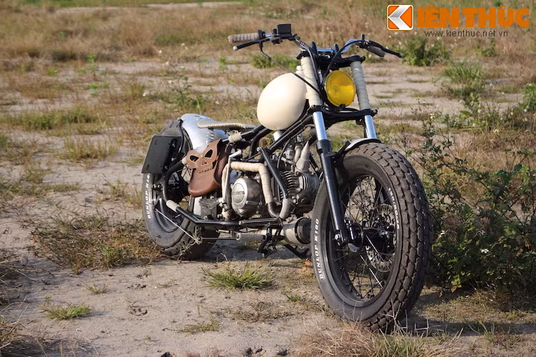 Chủ sở hữu của chiếc Honda Win Tàu độ bobber hardtail này là anh Tuân - một biker sống tại Gia Lâm, Hà Nội.