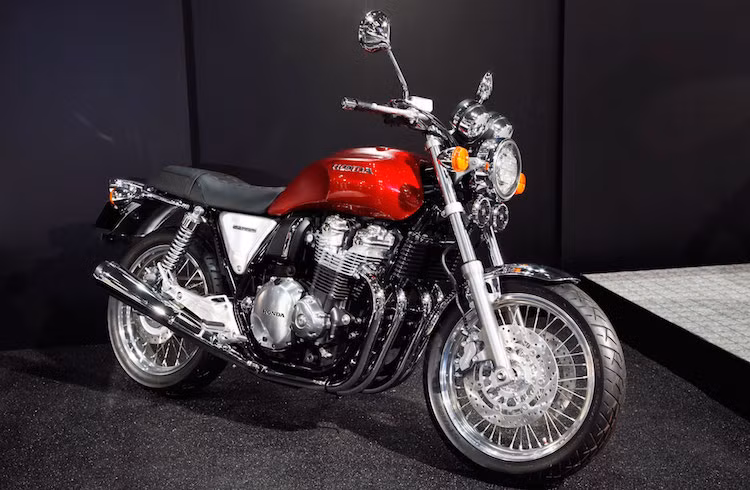 Ở triển lãm Tokyo năm ngoái, Honda đã trưng bày chiếc CB concept Type I với kiểu dáng hoài cổ, nhiều khả năng sẽ trở thành thế hệ mới của CB1100EX. Vừa qua tại triển lãm Osaka, mẫu xe ý tưởng Honda CB concept Type II đã xuất hiện như một bản "xem trước" của Honda CB1100 cafe racer trong tương lai.