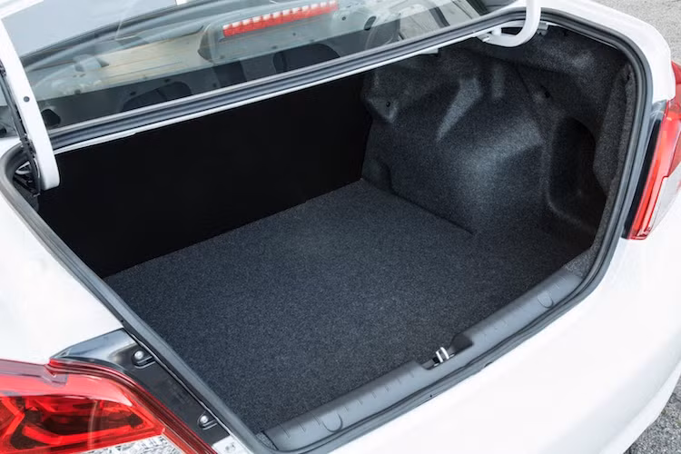 Với phần đuôi dạng sedan, Mirage G4 đem tới thể tích khoang hành lý lớn hơn so với bản hatchback.