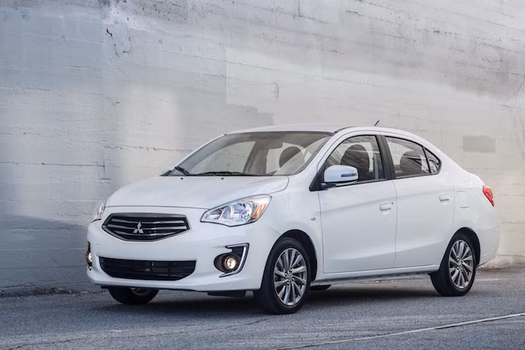 Vào năm ngoái, Mitsubishi đã từng nâng cấp chiếc Mirage hatchback trước và tới nay, phiên bản Mitsubishi Attrage 2017 (hay Mirage G4 ở Mỹ) cũng sẽ nhận được những thay đổi tương tự.