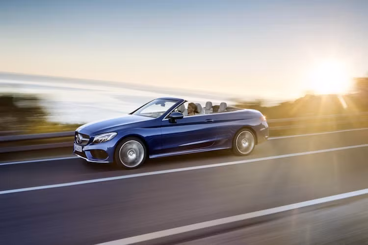 Tại châu Âu, Mercedes C-Class mui trần sẽ có 6 phiên bản động cơ xăng với công suất từ 154 tới 362 mã lực, kèm theo 2 phiên bản diesel 2.2l 168/201 mã lực. Mọi phiên bản động cơ đều có tùy chọn hộp số tự động 9 cấp 9G-TRONIC và treo khí AIRMATIC.