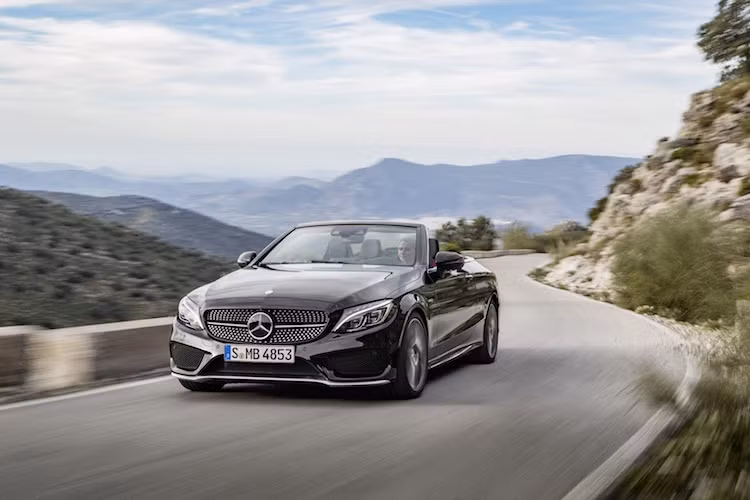 Tại Mỹ, C-Class Convertible sẽ được bán từ mùa hè năm nay.