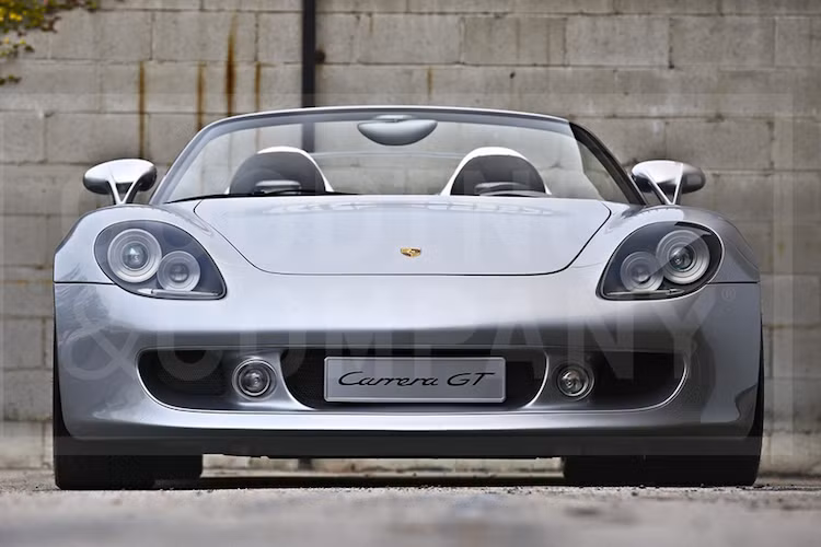 Tuy nhiên, cản trước của phiên bản thử nghiệm hoàn toàn khác biệt so với Carrera GT bản thương mại, với các khe hút gió nhỏ hơn và có đèn sương mù. Cuối cùng, chiếc xe cũng có một số khác biệt nhỏ nằm ở đèn pha, tay nắm cửa hay gương hậu.