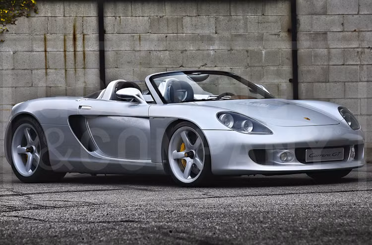 Được sản xuất trong khoảng từ 2004-2007, Porsche Carrera GT đã từng một thời là mẫu siêu xe mạnh mẽ nhất, đắt nhất của Porsche, trước khi chiếc 918 Spyder ngày nay xuất hiện. Tuy nhiên, quá trình phát triển chiếc xe đã được Porsche bắt đầu từ năm 1998.