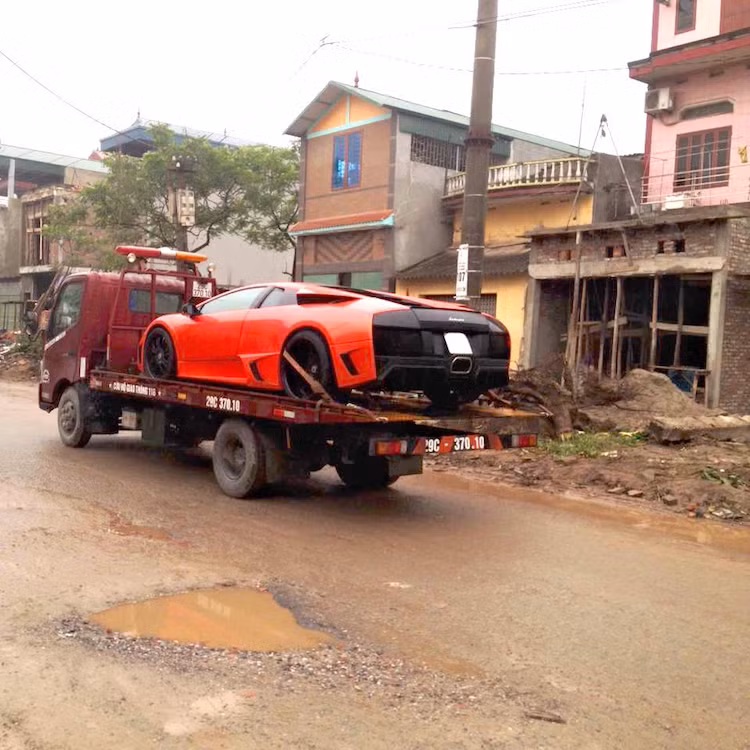 Những người yêu xe tại Việt Nam sẽ còn nhớ chiếc Murcielago này đã xuất hiện tại hành trình siêu xe Super Car Passion được tổ chức vào hồi tháng 1/2014.