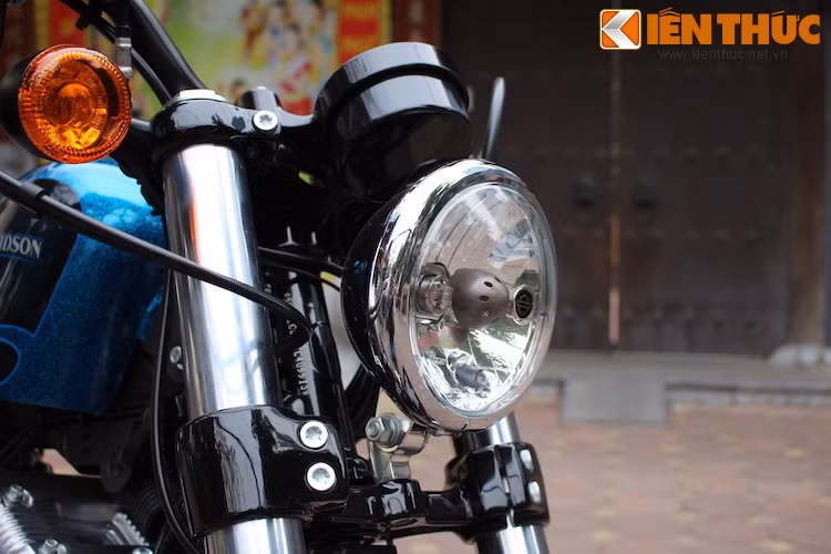 Đúng như tên gọi, chiếc xe có thiết kế cổ điển, lấy cảm hứng từ những mẫu Harley Davidson từ những năm 1948.