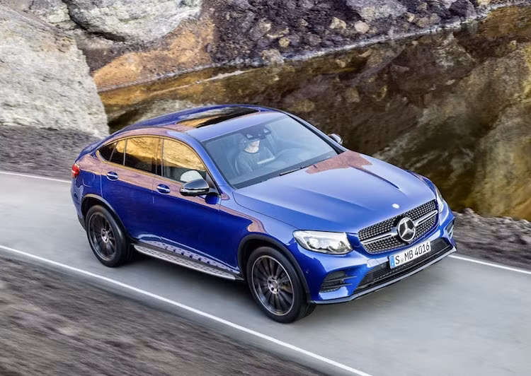 Tại thị trường châu Âu, GLC Coupe sẽ bắt đầu được bán kể từ khoảng cuối năm nay, trong khi khách hàng Mỹ sẽ phải tiếp tục chờ tới đầu năm 2017 mới có thể mua xe. Ngoài đối thủ lớn nhất là BMW X4, Mercedes GLC Coupe còn phải canh tranh với Jaguar F-Pace và Porsche Macan.