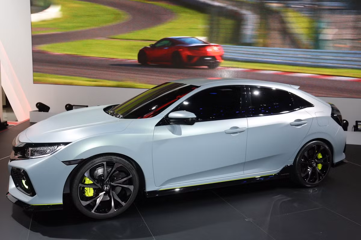 So với phiên bản Civic hiện tại, Civic Hatchback mới sẽ có chiều rộng lớn hơn 30 mm, thấp hơn 20 mm và dài hơn 130 mm.