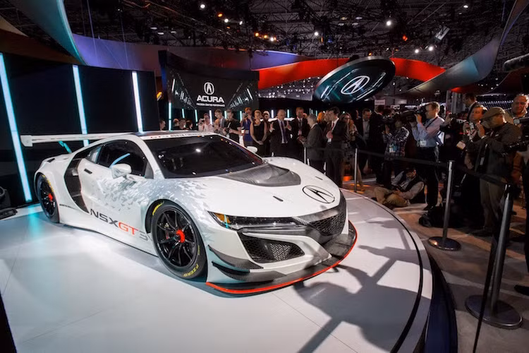 Tại triển lãm New York 2016, thương hiệu xe sang của Honda là Acura đã chính thức công bố mẫu xe đua Acura NSX GT3, dựa trên cơ sở của chiếc siêu xe NSX vừa được bán ra chưa lâu.