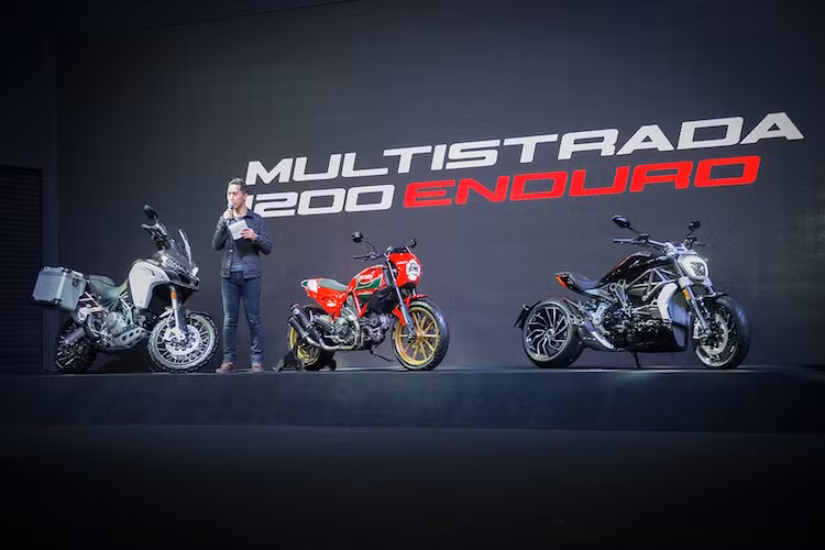 Mẫu xe thứ hai được Ducati ra mắt là Multistrada 1200 Enduro. Đây là phiên bản vượt địa hình của dòng xe đường trường Multistrada, với các cải tiến như hệ thống treo có hành trình lớn, bình xăng dung tích lớn, bánh căm và lốp gai.