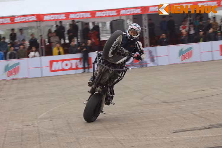 Màn biểu diễn của các stunter chuyên nghiệp Quốc tế này cũng là dịp để những stunter Việt được học hỏi kinh nghiệm và tiếp tục rèn luyện để phát triển bộ môn Stunt ở Việt Nam trở nên lớn mạnh hơn.