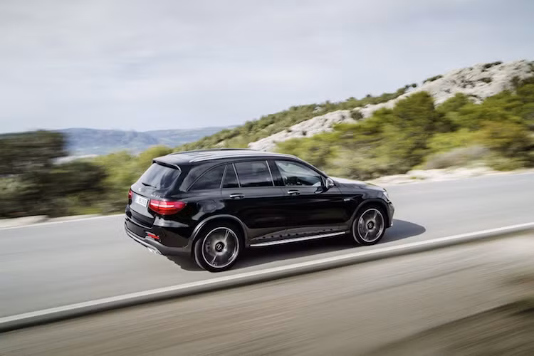 Mercedes sẽ trưng bày GLC 43 AMG lần đầu tại triển lãm New York 2016 vào tuần sau, trước khi bán ra chiếc xe vào cuối năm 2016.