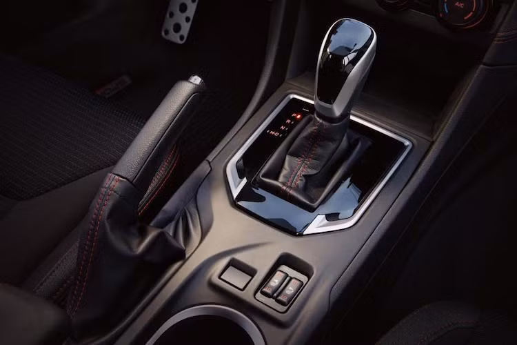 Ngoài ra, một loại động cơ khác được dự đoán sẽ xuất hiện trên Impreza là 4 xi-lanh 1.6l tăng áp, phun xăng trực tiếp đang được sử dụng trên chiếc Levorg. Xe vẫn sẽ có 2 phiên bản hộp số là số sàn 6 cấp và tự động vô cấp Lineartronic CVT.