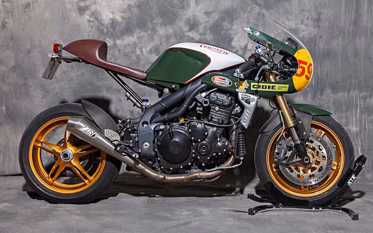 Sau khi bị "lột xác" bởi Pepo, Speed Triple đã trở thành một mẫu xe đua cực "chiến", thu hút mọi ánh nhìn trên đường phố Mandrid.