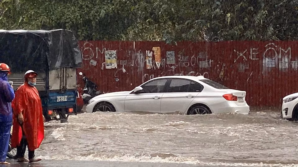 Khu vực phía sau tòa nhà Keangnam, Cầu Giấy, Hà Nội. (Ảnh Nguyễn Hoàng Hiển)