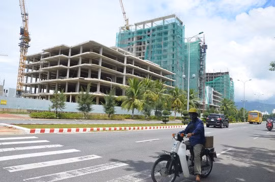 Dự án này đã trở thành tâm điểm cơn sốt giá nhà đất khi những ngày qua hàng loạt sàn giao dịch bất động sản tung ra giá bán với ưu thế là khu đất vàng cuối cùng trung tâm quận Hải Châu. Ảnh: NLD