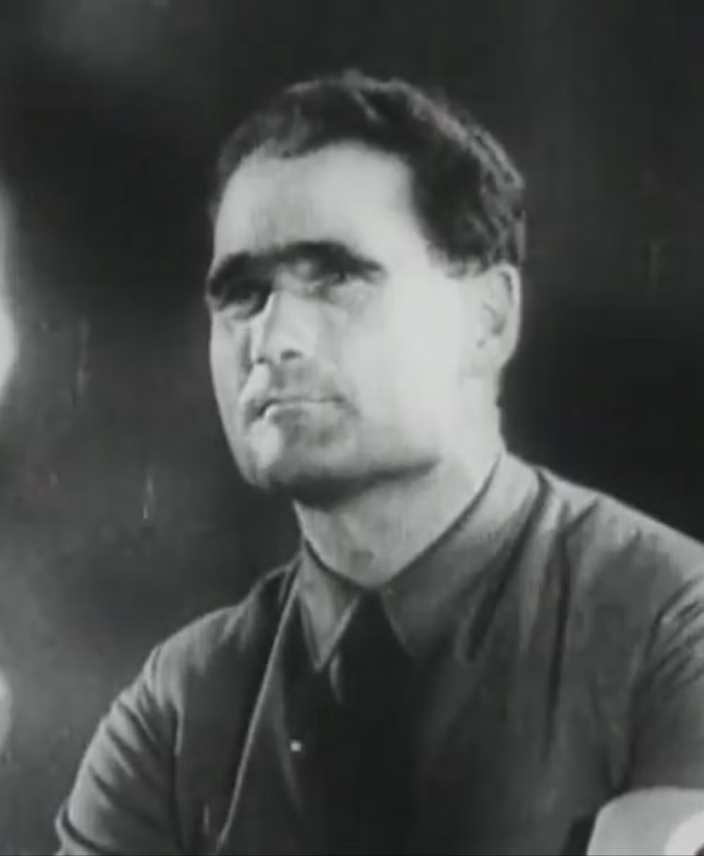 Do đó, Rodolf được cho là đã bay đến Scotland mà không có sự chỉ đạo của Hitler. Mục đích của Rodolf khi tới Scotland theo đó trở thành bí ẩn lớn.