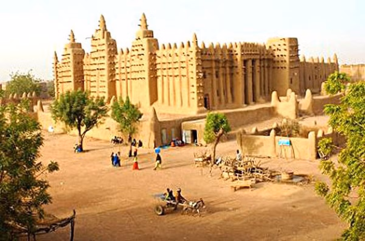 Khi đến thánh địa Mecca, vua Musa quyên tặng 20 tấn vàng để trùng tu, sửa chữa các công trình tôn giáo linh thiêng.
