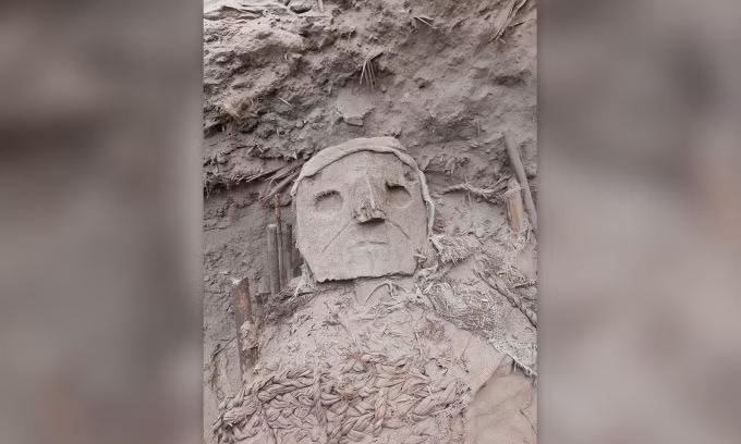 Trong cuộc khai quật ở di chỉ khảo cổ Pachacamac thuộc nền văn hóa Wari, gần thủ đô Lima, Peru, các chuyên gia thông báo đã tìm thấy ít nhất 73 xác ướp khoảng 1.000 tuổi.