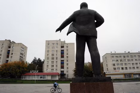 Theo thông tin được giải mật, thành phố Zarechny từng có tên gọi là Penza-19. Nằm cách thủ đô Moscow khoảng 660 km, thành phố bí mật này là nơi Liên Xô đặt nhà máy chế tạo một số bộ phận vũ khí hạt nhân.