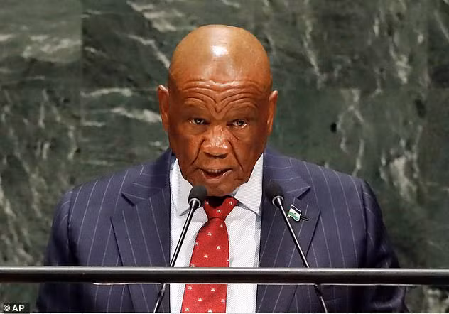 Chan dung De nhat phu nhan Lesotho bi truy to vi giet vo cu cua chong-Hinh-7