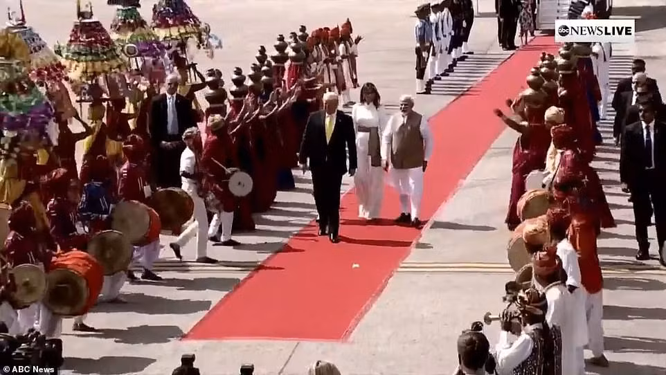 Anh: Tong thong My Donald Trump tham An Do, om Thu tuong Modi-Hinh-4